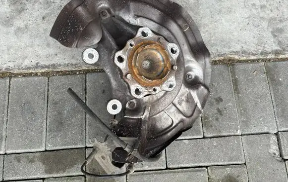 BMW M3 F80 Front wheel hub 7857506