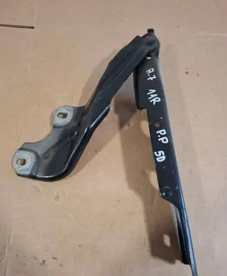 Engine bonnet/hood hinges