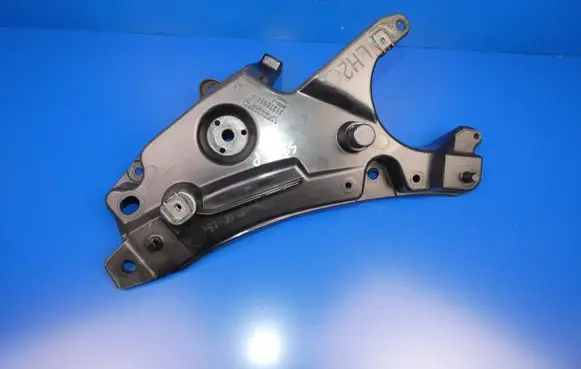 Volvo S90, V90 Fender mounting bracket 31378984 AD7011