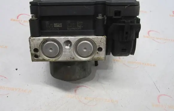 Skoda Fabia Mk2 (5J) ABS Pump 6R0614117AJ 0265805045