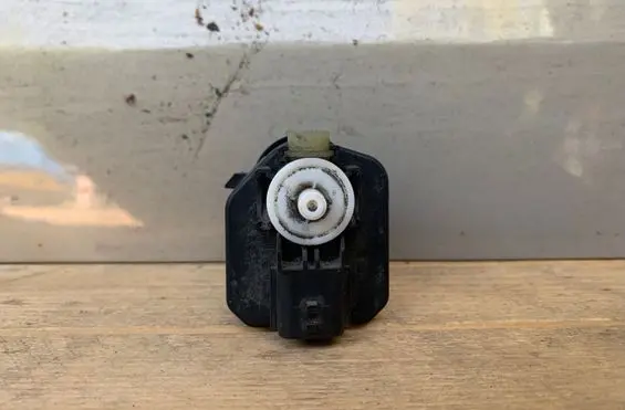 Renault Kadjar Headlight level adjustment motor 260562319R 01004020