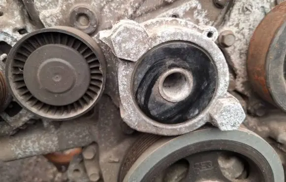 Toyota Verso Generator/alternator belt tensioner