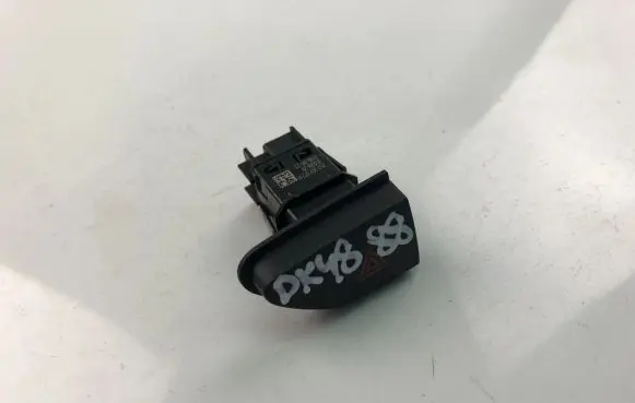 Renault Clio IV Hazard light switch 252907372R