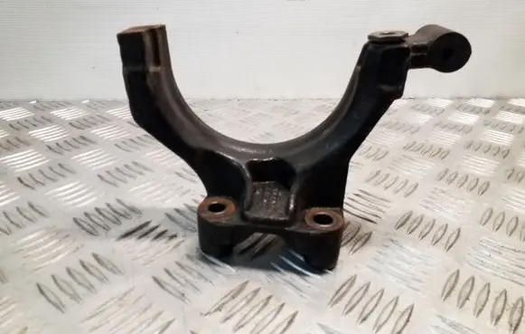 Skoda Octavia Mk3 (5E) Driveshaft support bearing bracket 04L131425A