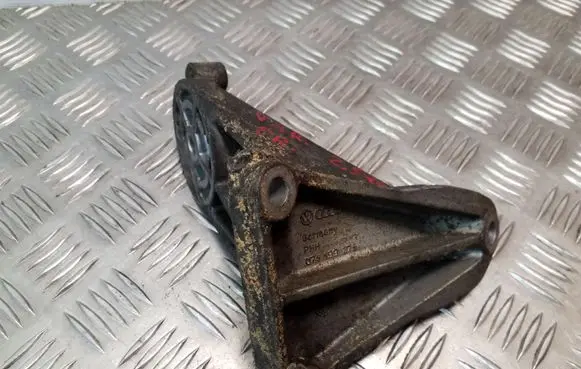 Volvo S70 V70 V70 XC Engine mounting bracket 074199275