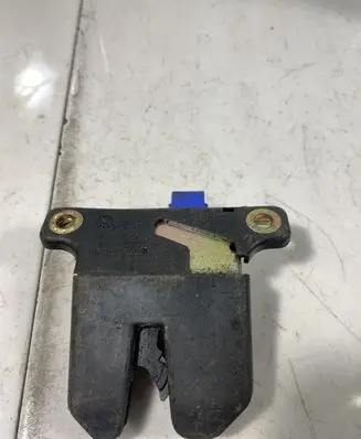 Audi A6 S6 C5 4B Tailgate/trunk/boot lock/catch/latch 4B5827505
