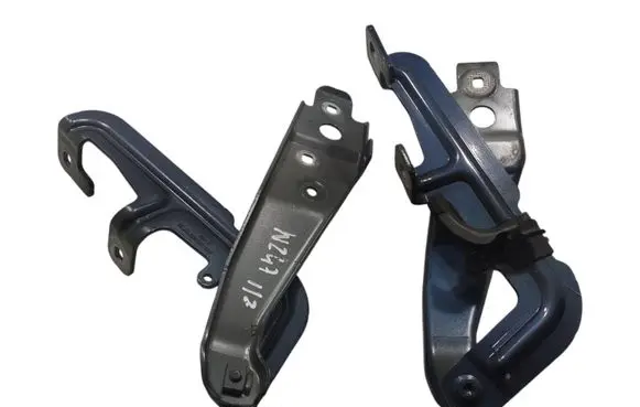 Engine bonnet/hood hinges
