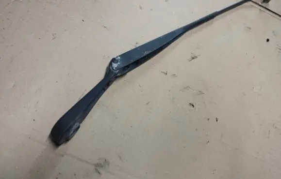 Jeep Grand Cherokee (WK) Front wiper blade arm