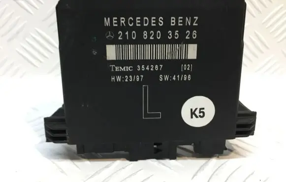 Mercedes-Benz E W210 Door control unit/module 2108203526