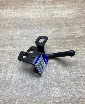 Volvo XC90 Muffler mount bracket/holder 8638498