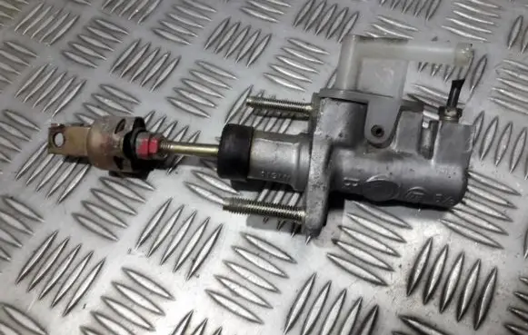 Toyota Corolla Verso E121 Clutch master cylinder