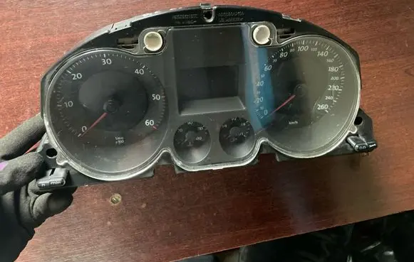 Volkswagen PASSAT B6 Speedometer (instrument cluster) A2C53106067