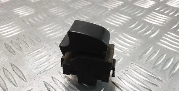 Toyota Corolla Verso E121 Electric window control switch 848100F010