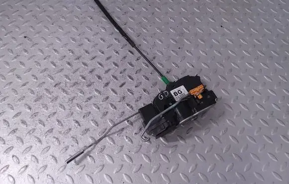 Chevrolet Volt I Rear door lock 13579552