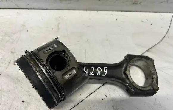Mercedes-Benz E W211 Piston with connecting rod