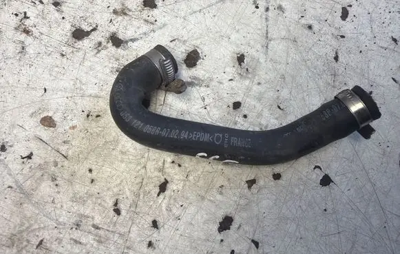 Audi A4 S4 B5 8D Engine coolant pipe/hose 058121058B
