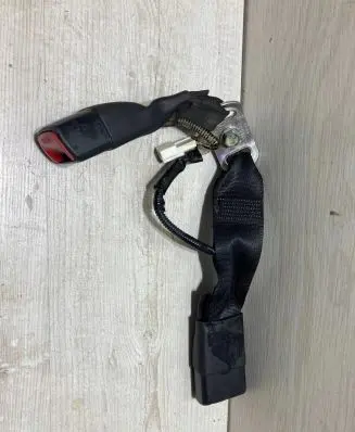 Toyota Yaris Middle seatbelt buckle (rear) 