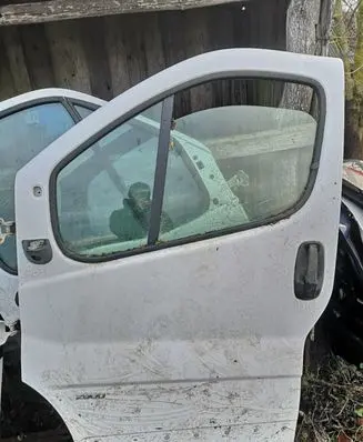 Nissan Primastar Front door