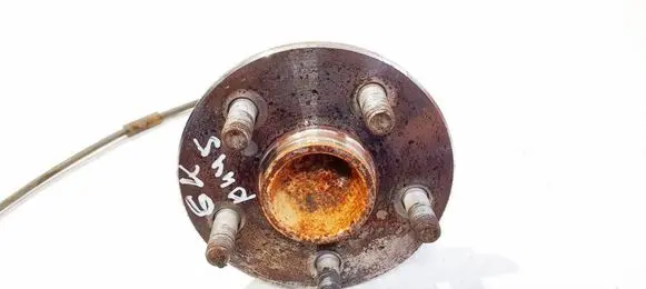 Rear wheel hub