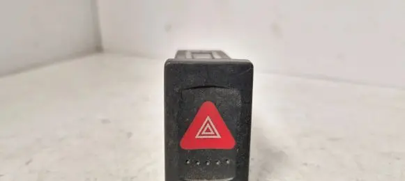 Volkswagen Golf IV Hazard warning light relay 3B0953235D PA66GF30