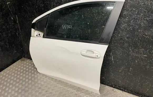 Toyota Yaris Front door 