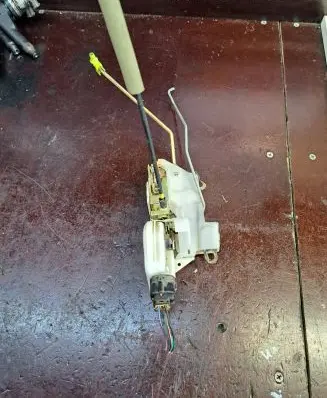 Mitsubishi Pajero Front door lock