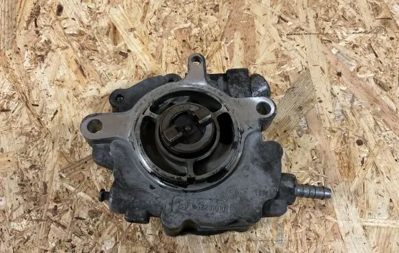 Volkswagen Touareg I Vacuum pump 07Z127025C