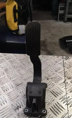 Mercedes-Benz Sprinter W906 Accelerator throttle pedal a4473000200