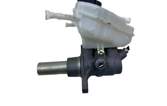 Master brake cylinder