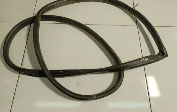 Ford Fiesta Rubber seal front coupe door 