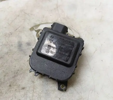 Volkswagen PASSAT B5 Air flap motor/actuator 8D1820511E
