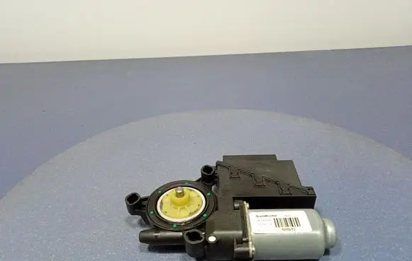 Volkswagen Polo IV 9N3 Front door window regulator with motor 6Q2959801A