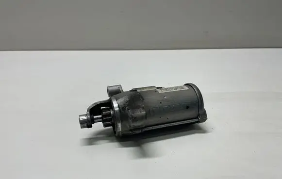 Volkswagen Golf VII Starter motor 06L911021