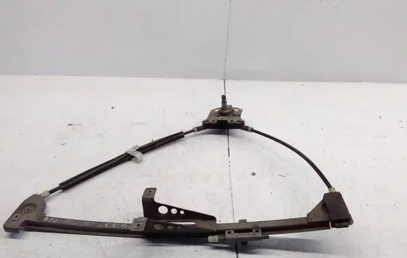 Rear door manual window regulator