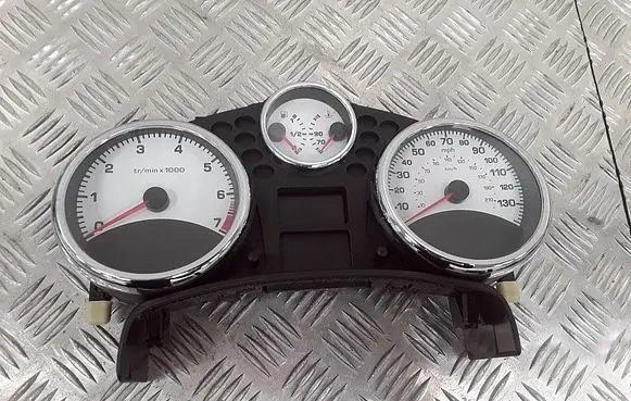 Speedometer (instrument cluster)