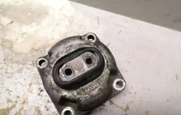 Mercedes-Benz ML W164 Gearbox mount A2512401718