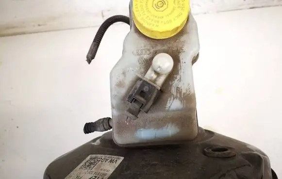 Seat Ibiza IV (6J,6P) Brake fluid reservoir 