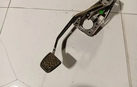 Toyota Yaris Clutch pedal 