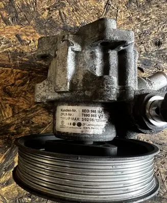 Audi A4 S4 B7 8E 8H Power steering pump