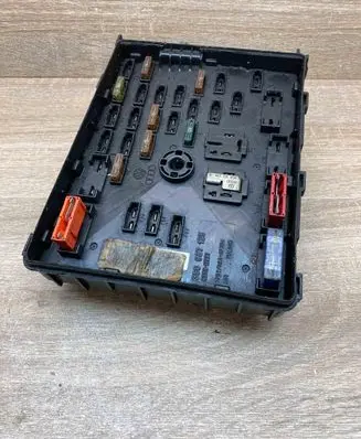 Volkswagen PASSAT B6 Fuse module 3C0937125 63592777