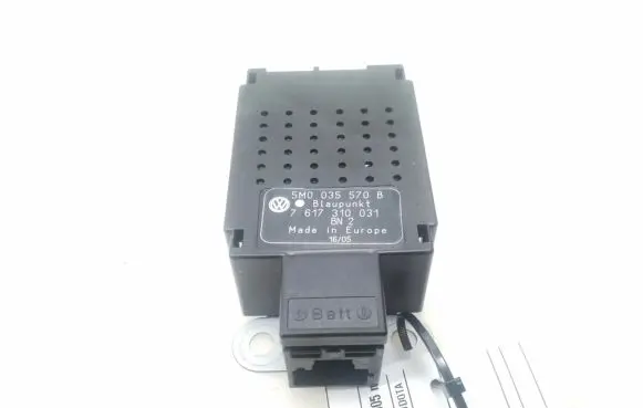 Volkswagen Golf V Aerial antenna amplifier 5M0035570B