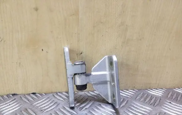 Mercedes-Benz E W211 Rear door upper hinge