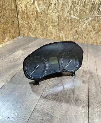 Speedometer (instrument cluster)