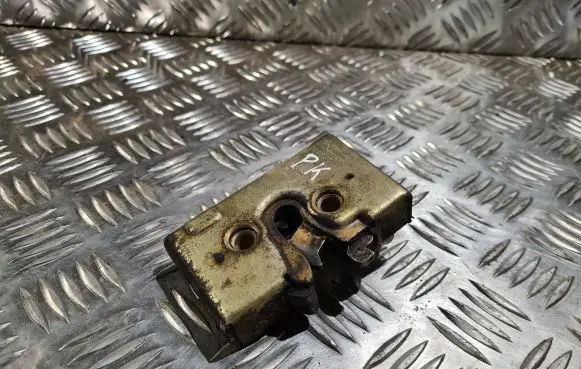 Volkswagen Golf II Coupe door lock (next to the handle) 