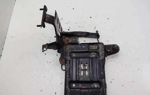 Suzuki Kizashi Battery bracket 