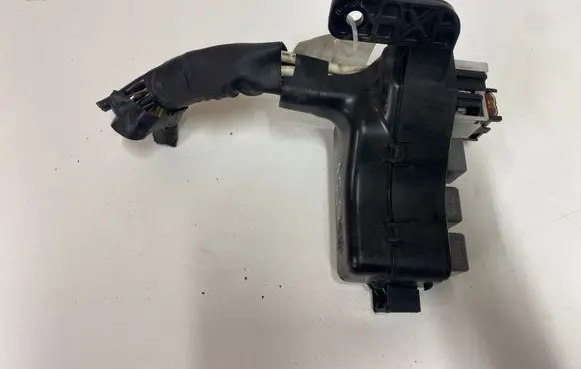 Toyota Corolla Verso AR10 Relay mounting block 