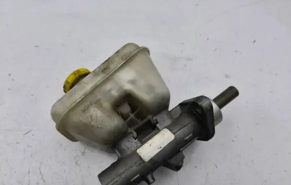 Jeep Grand Cherokee (WK) Master brake cylinder