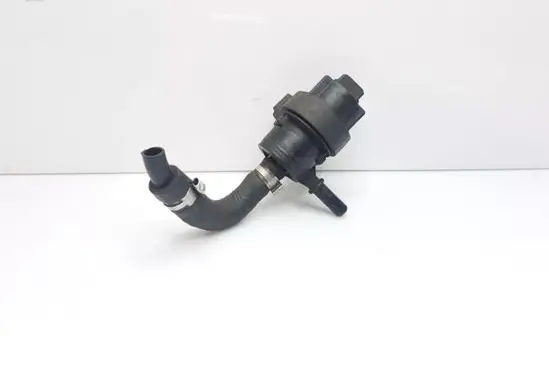 Mercedes-Benz R W251 Turbo solenoid valve A0004703993