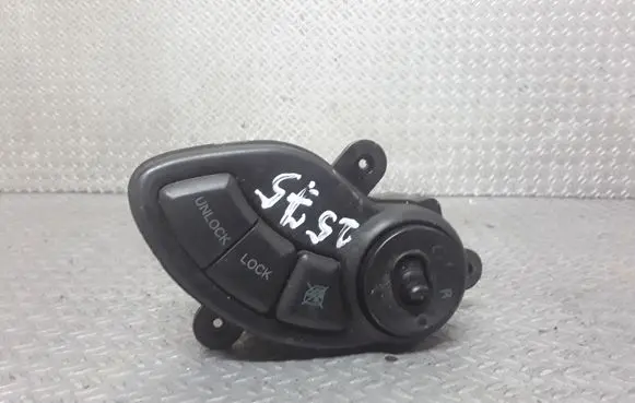 Wing mirror switch