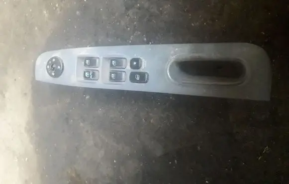 Hyundai Sonata Electric window control switch